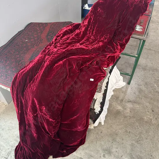 Pr of used crushed velvet drapes 1m x 2m each