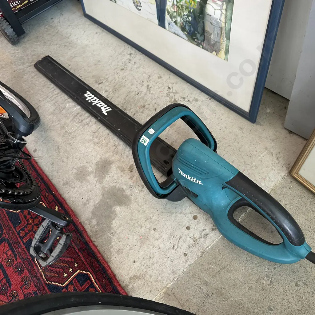 Makita long bar electric hedge trimmer Image 1++