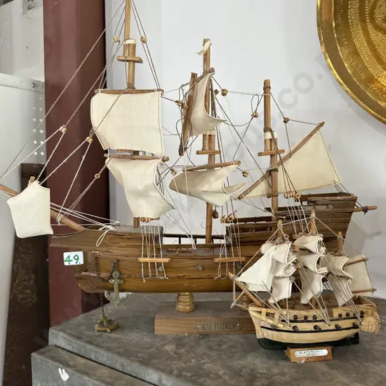 2 model ships