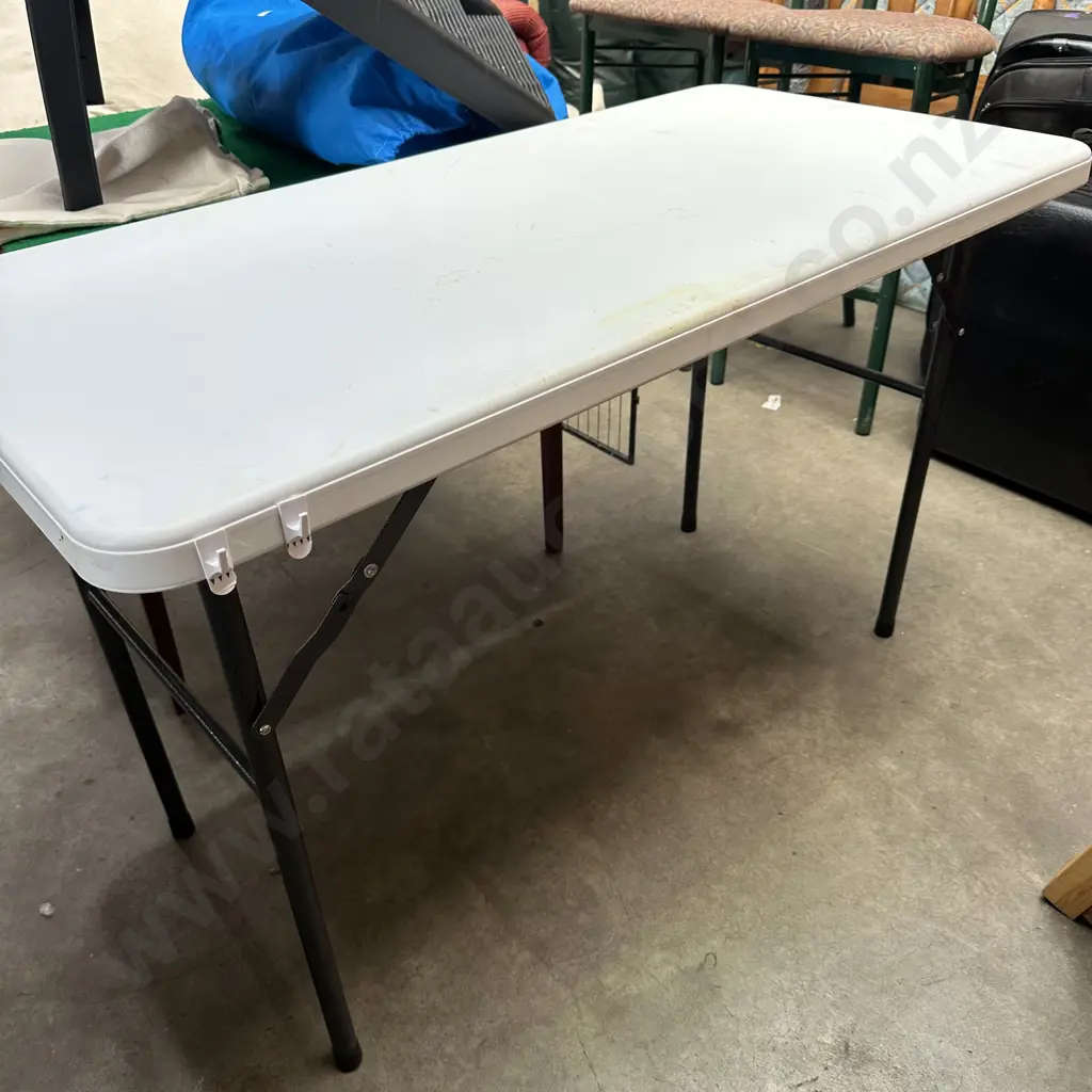 small camping table Image 1++
