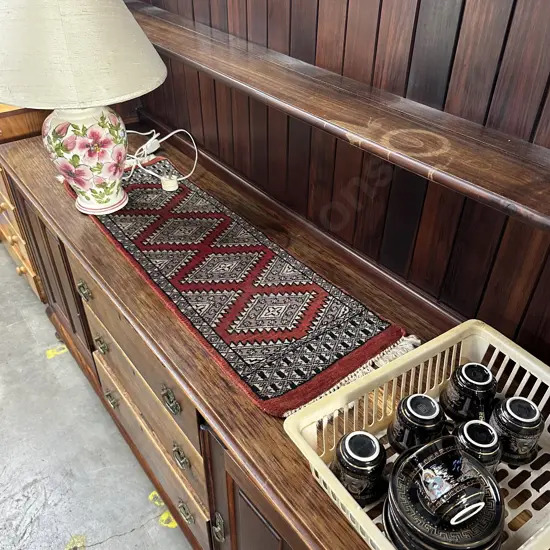 Coffee cup set, mat plus damaged lamp