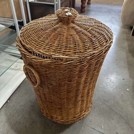 lidded bin