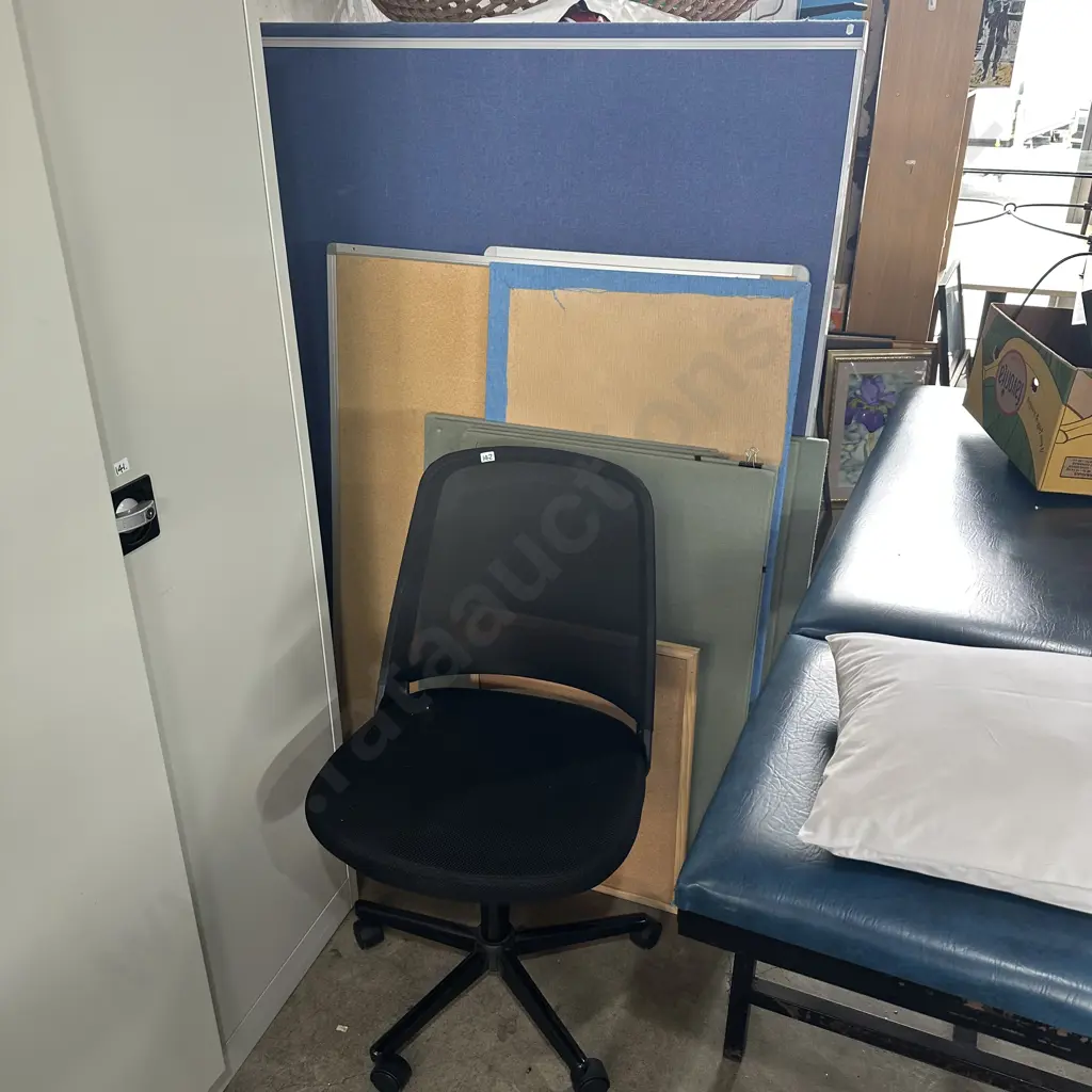 good office chair, pin boards and divider Image 1++