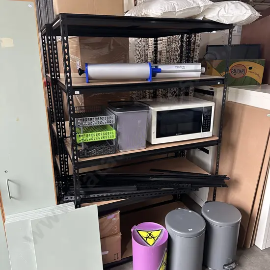 One shelving unit