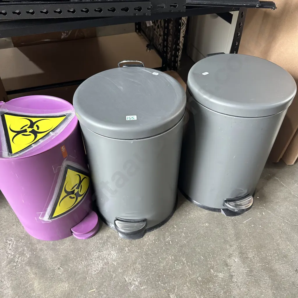 3 pedal bins Image 1++