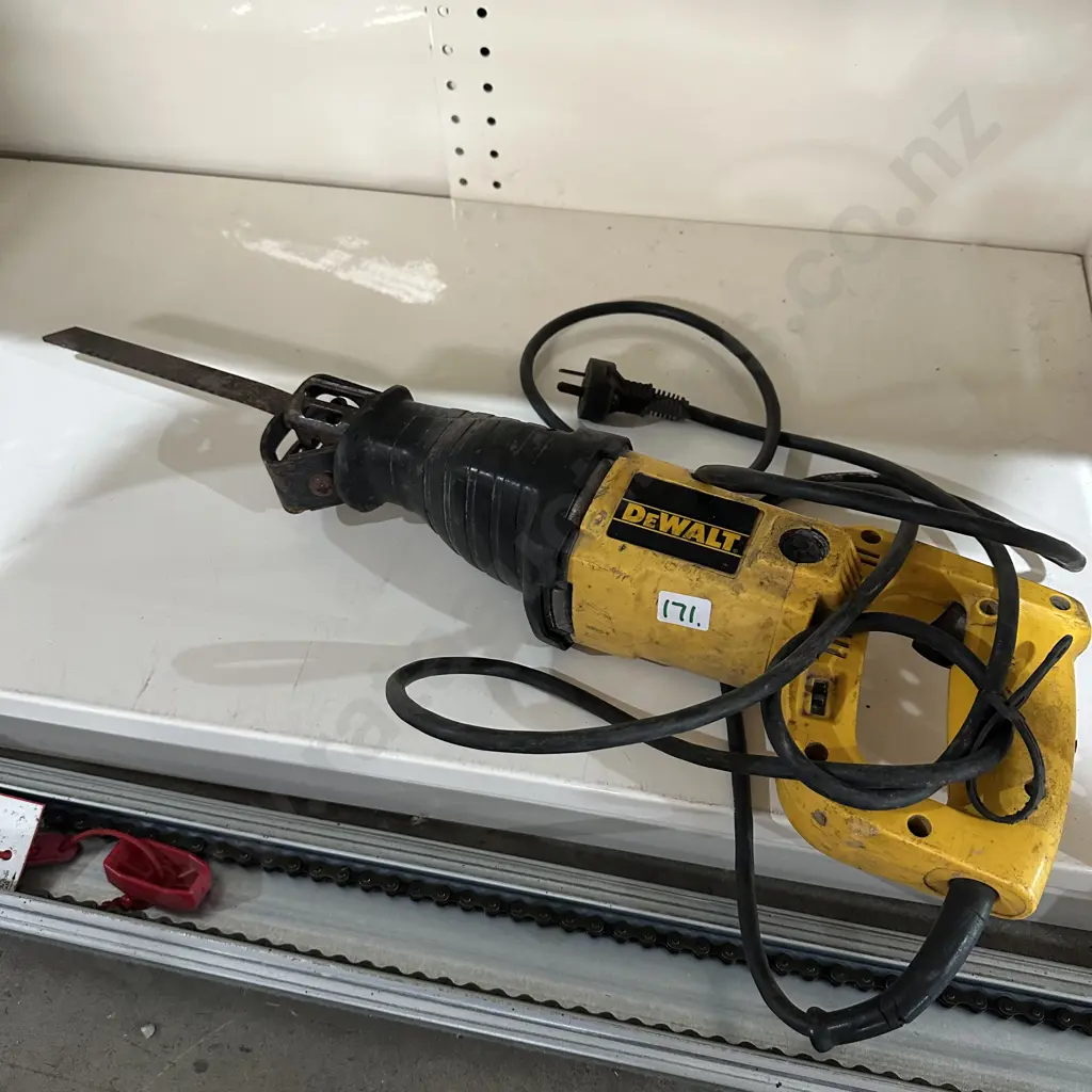 reciprocating saw Image 1++