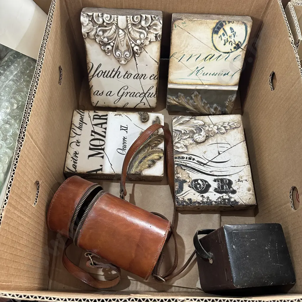 Box lot with four Sid Dickens plaques etc. Image 1++