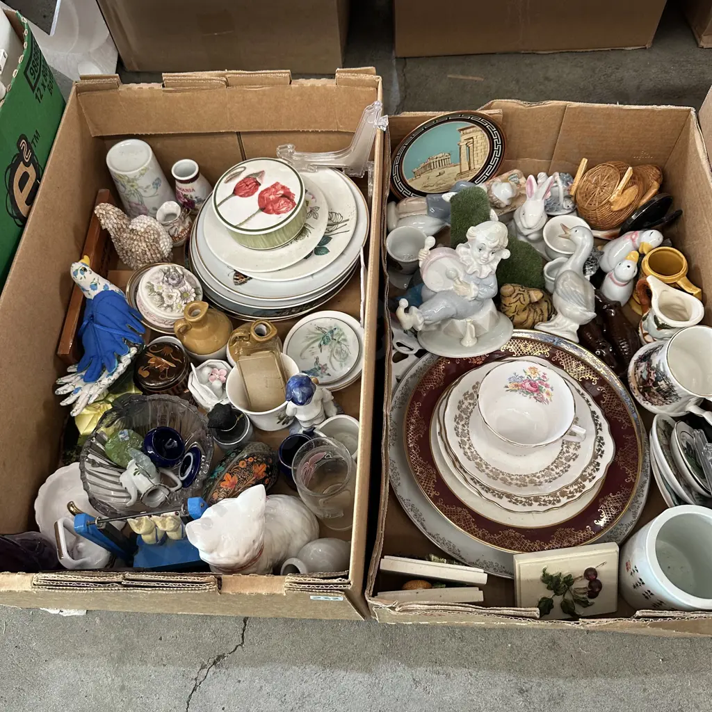 Two boxes Ornaments and english bone china etc. Image 1++