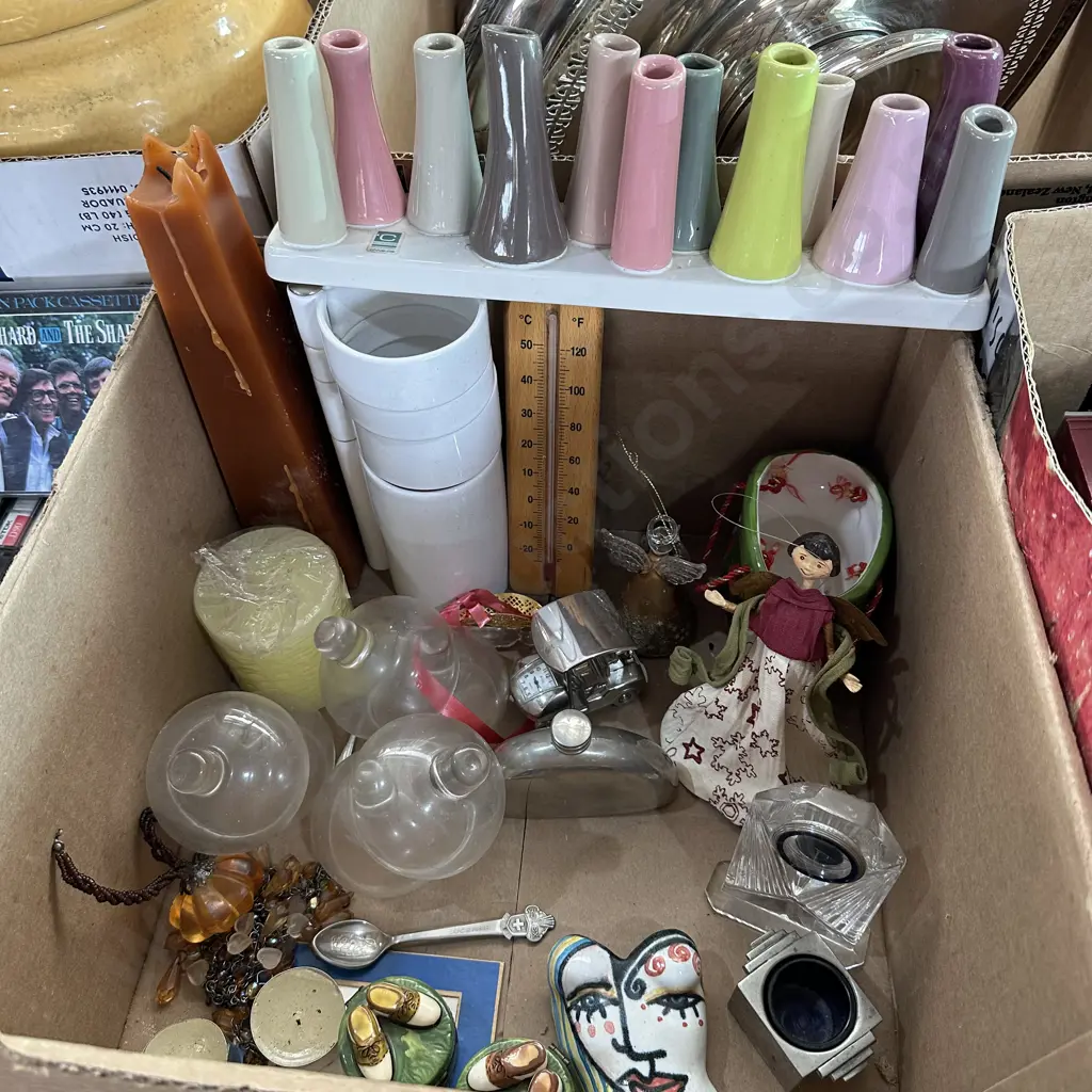Box lot with flower stand, thermometer and candles etc. Image 1++