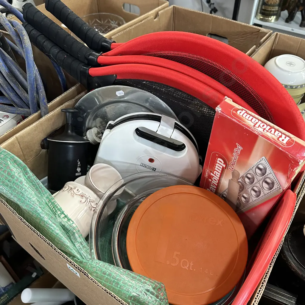 Box lot with set of three Pyrex glass bowls and four beach rackets etc. Image 1++