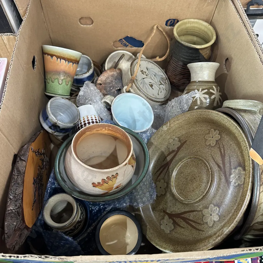 Box lot of assorted pottery pieces etc. Image 1++