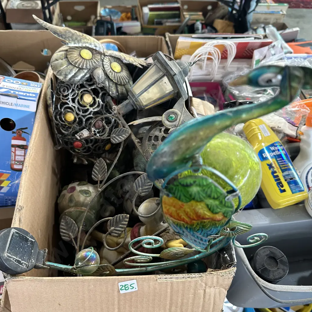 Box of metal art and solar lights etc. Image 1++