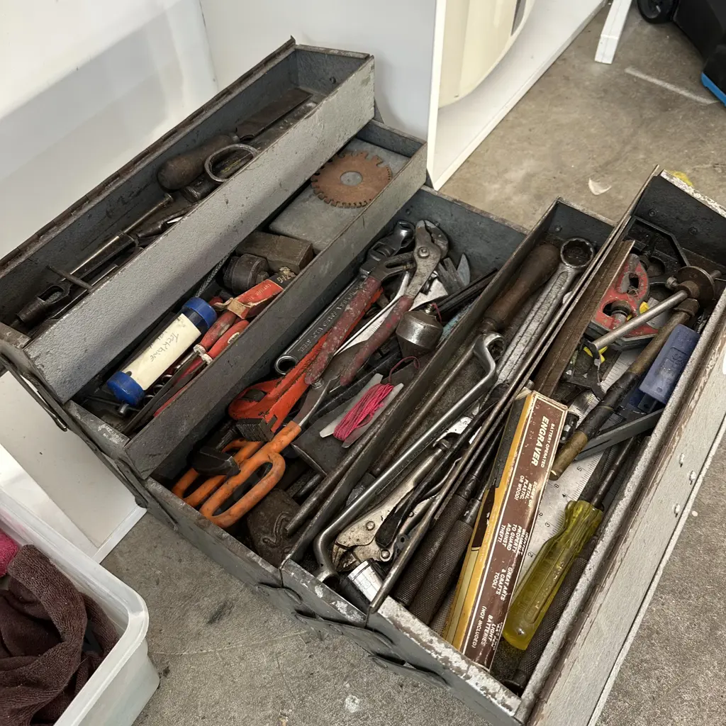 fold out tool box- full Image 1++