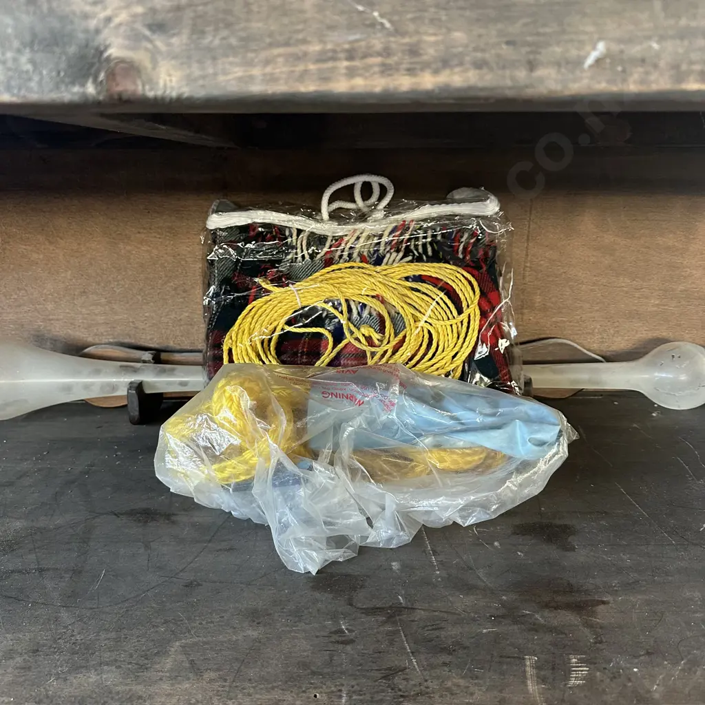 half yard glass, tow rope and blanket Image 1++