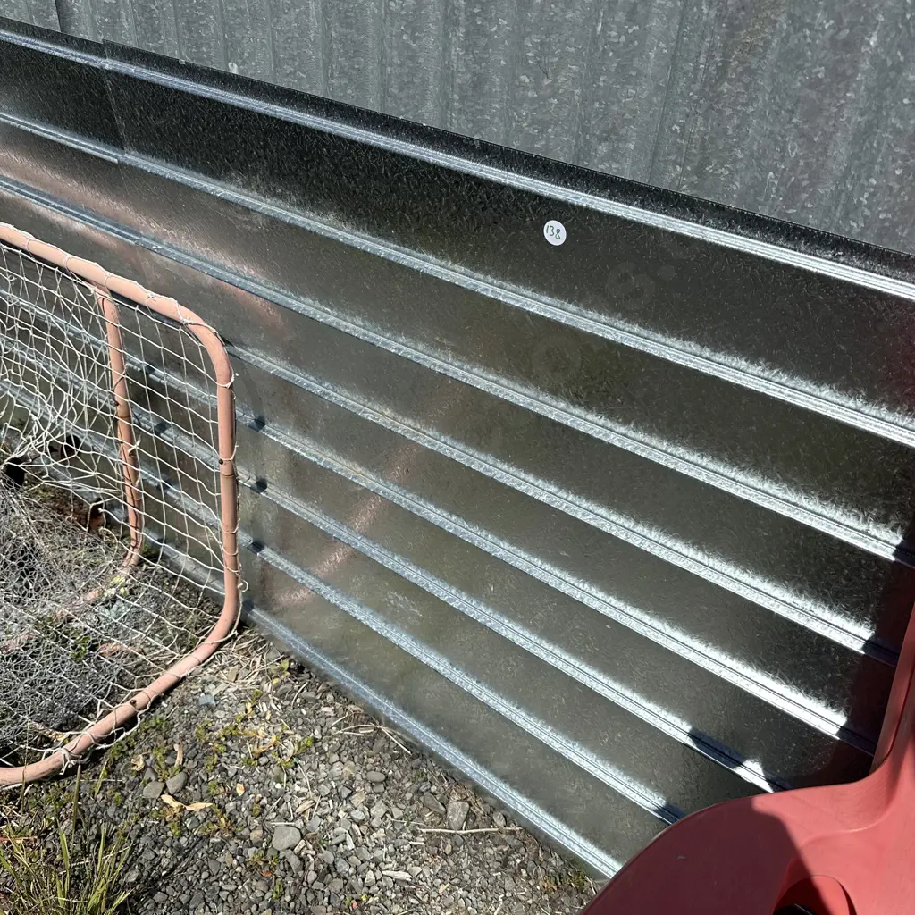 total of 5m New Galvanised metal weatherboard in 3pc Image 1++