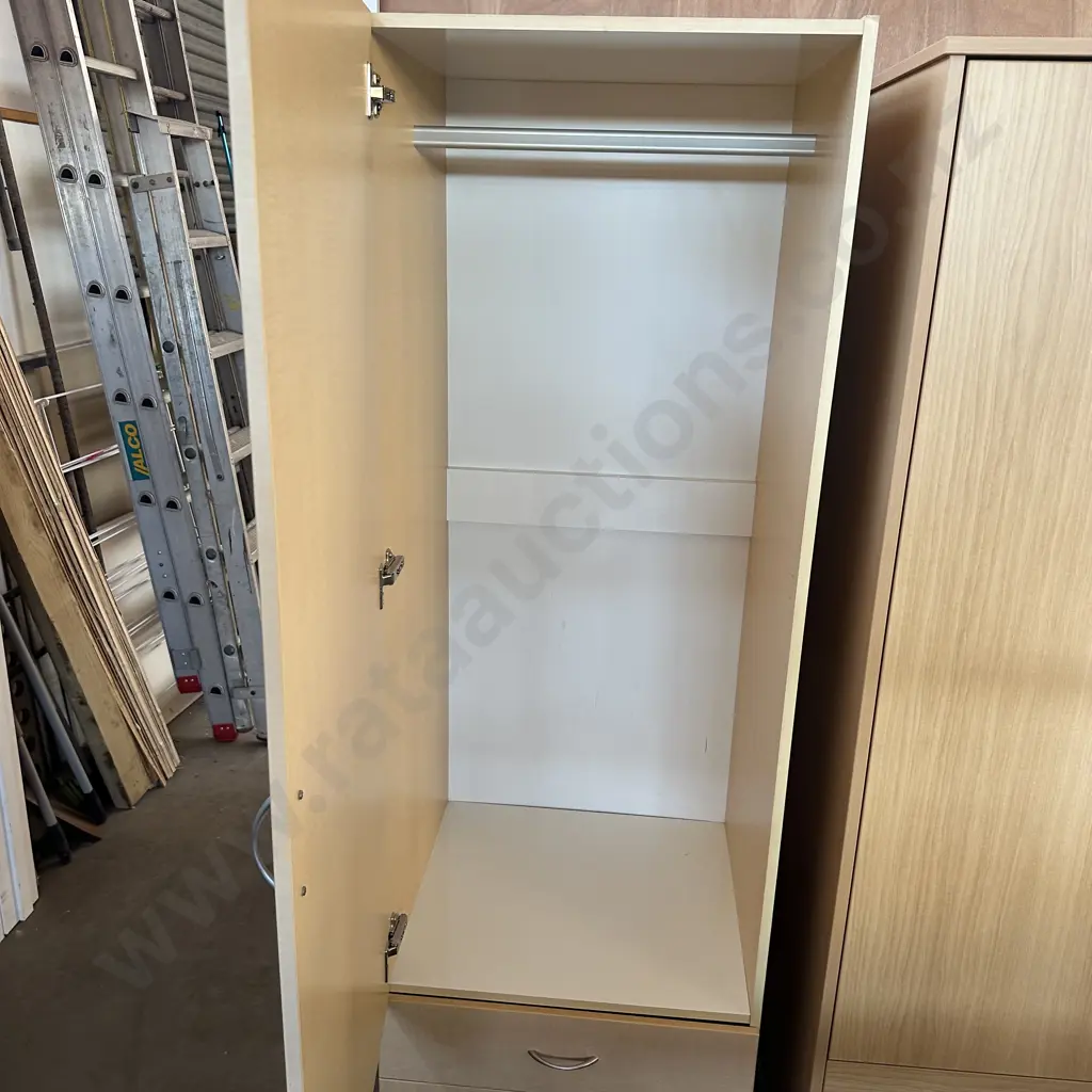 Free standing wardrobe Image 1++