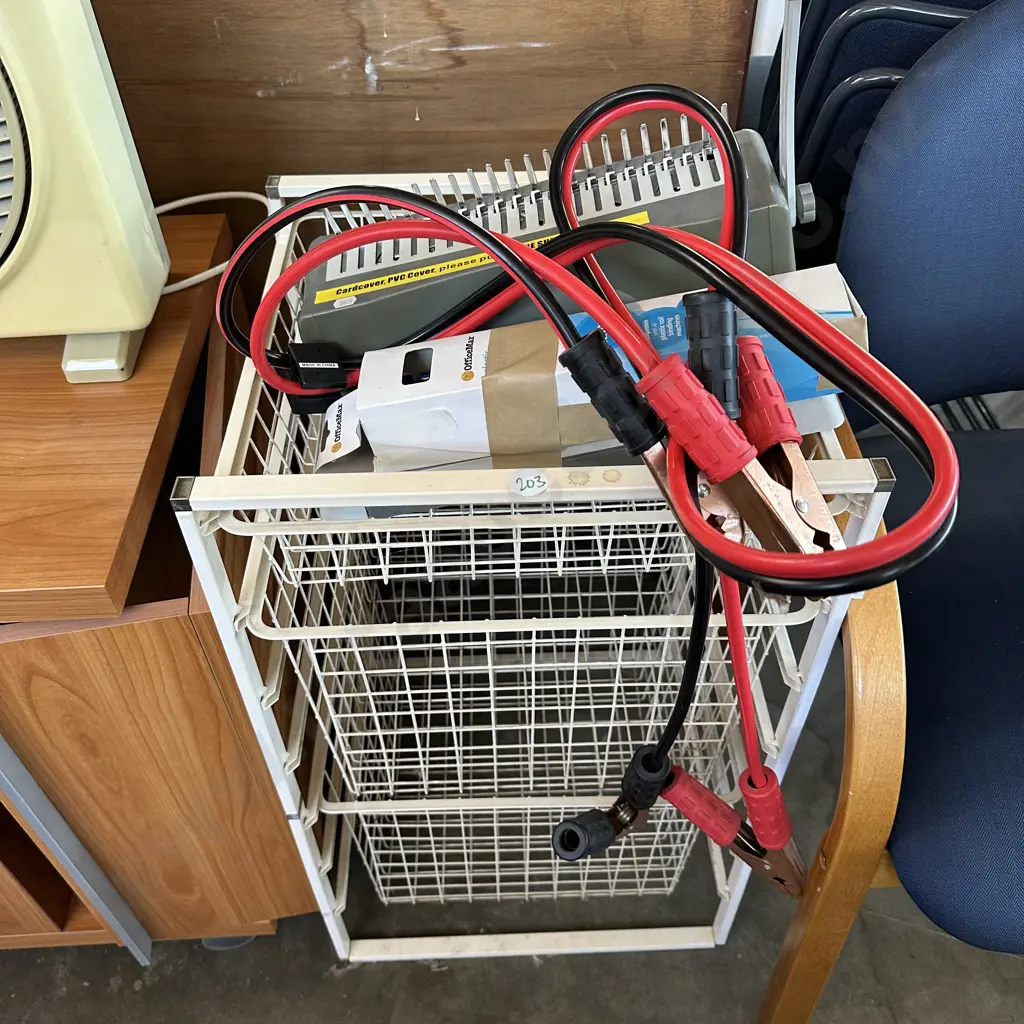 jumper leads, wire rack, ring binder Image 1++