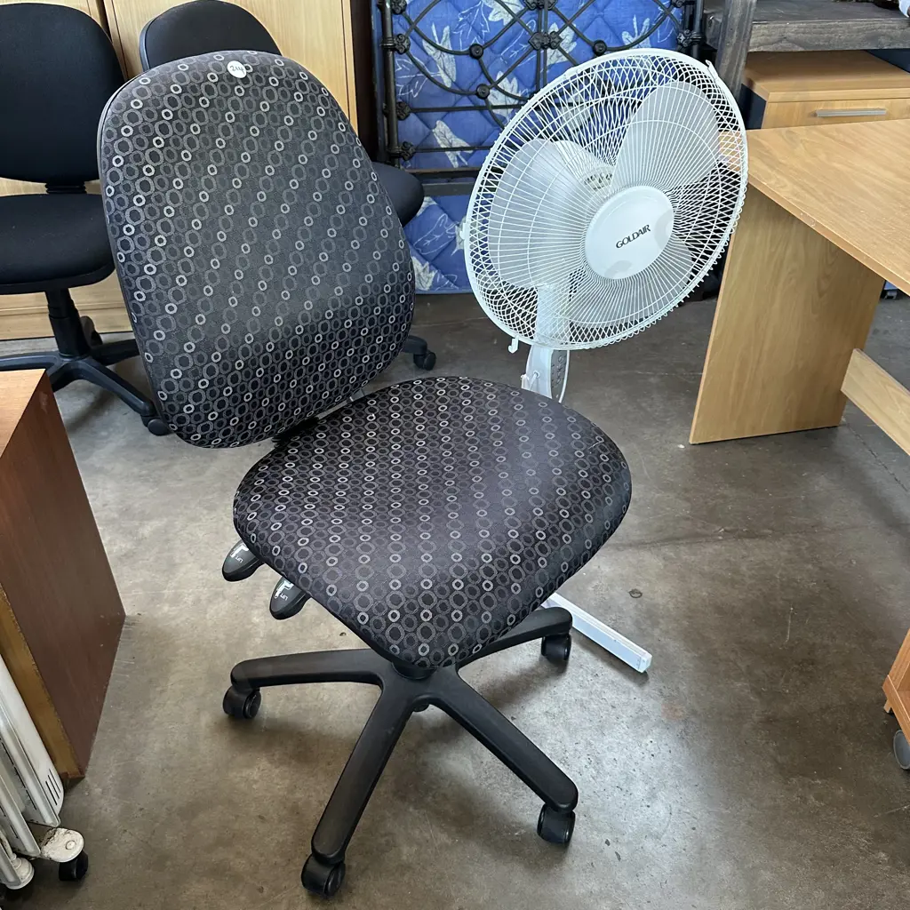 office chair and fan Image 1++