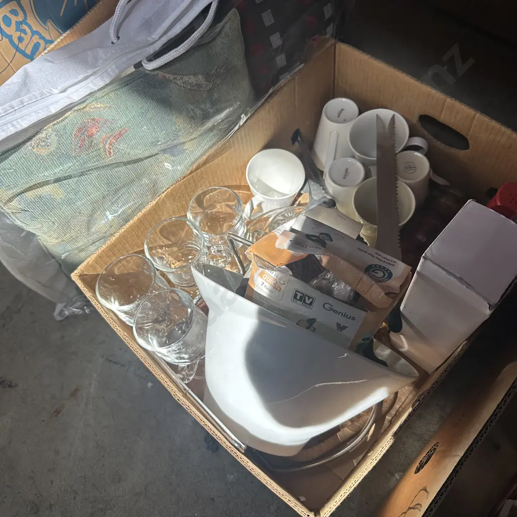 lare salad bowl, cushions etc Image 1++