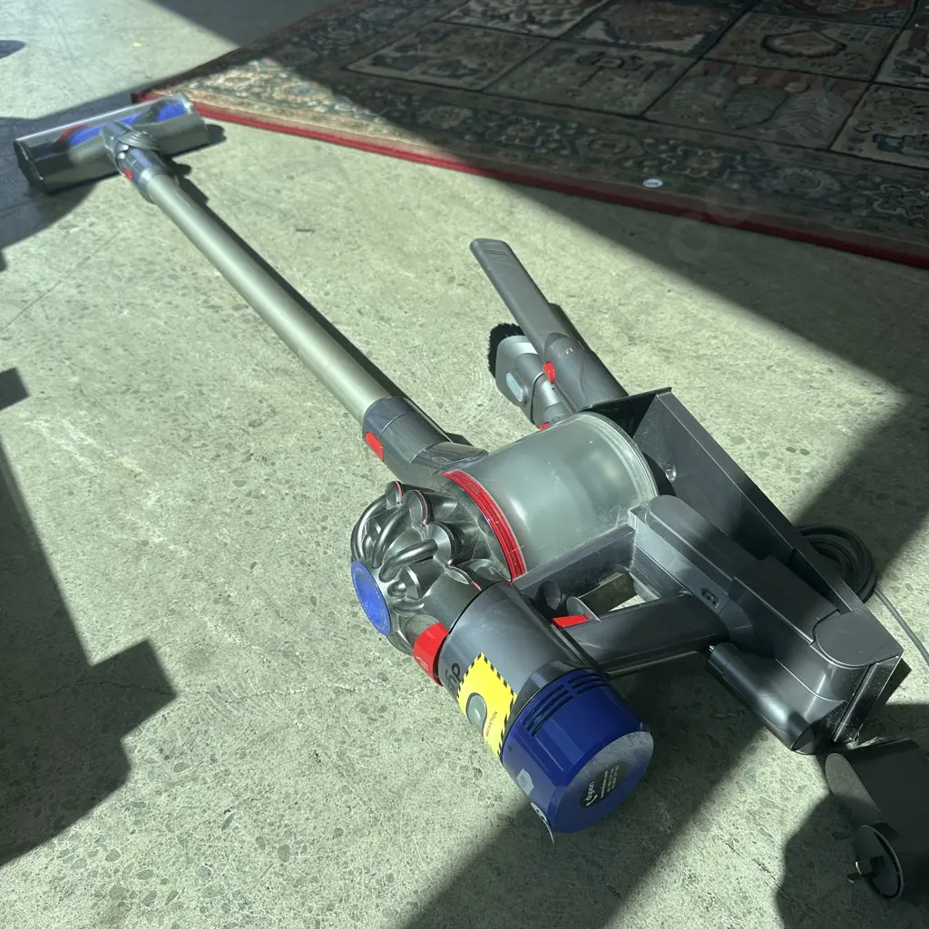 Dyson vac Image 1++