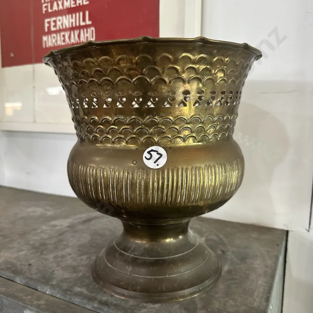 Brass planter Image 1++