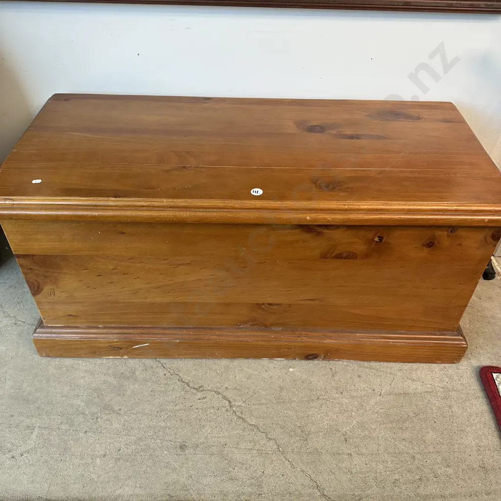 wooden blanket box Image 1++
