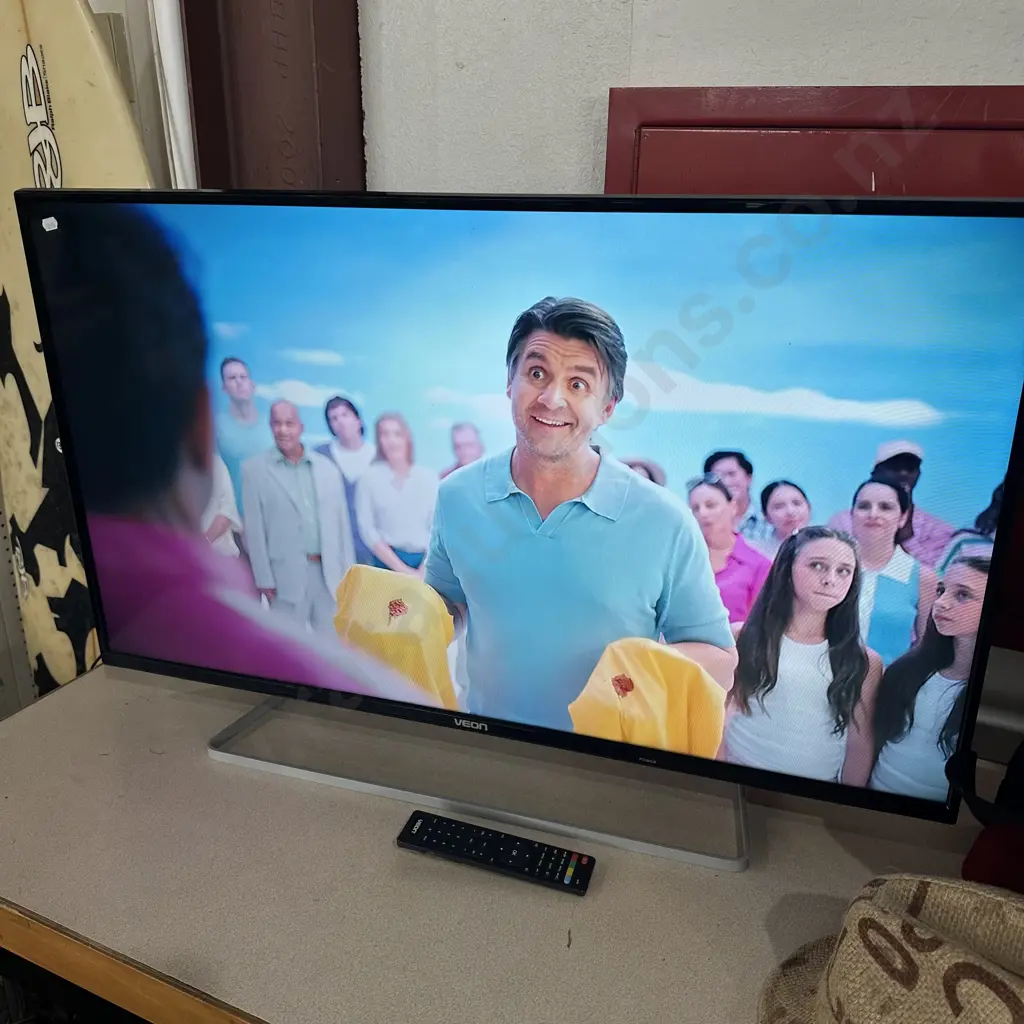 42inch Veon TV and remote Image 1++