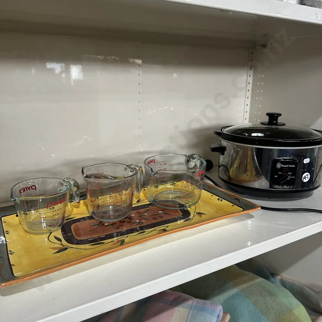 slow cook and pyrex measure jugs etc Image 1++