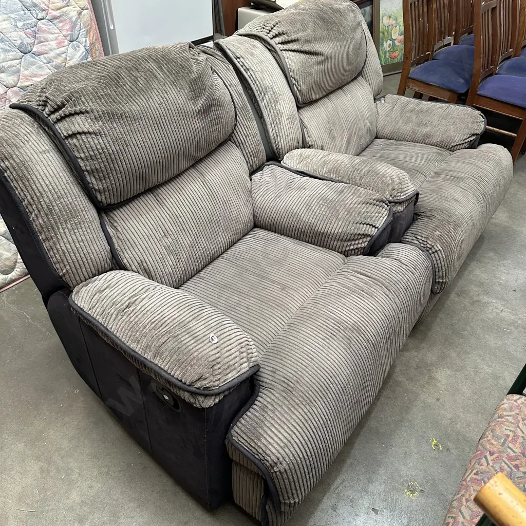 Pr of recliner chairs Image 1++