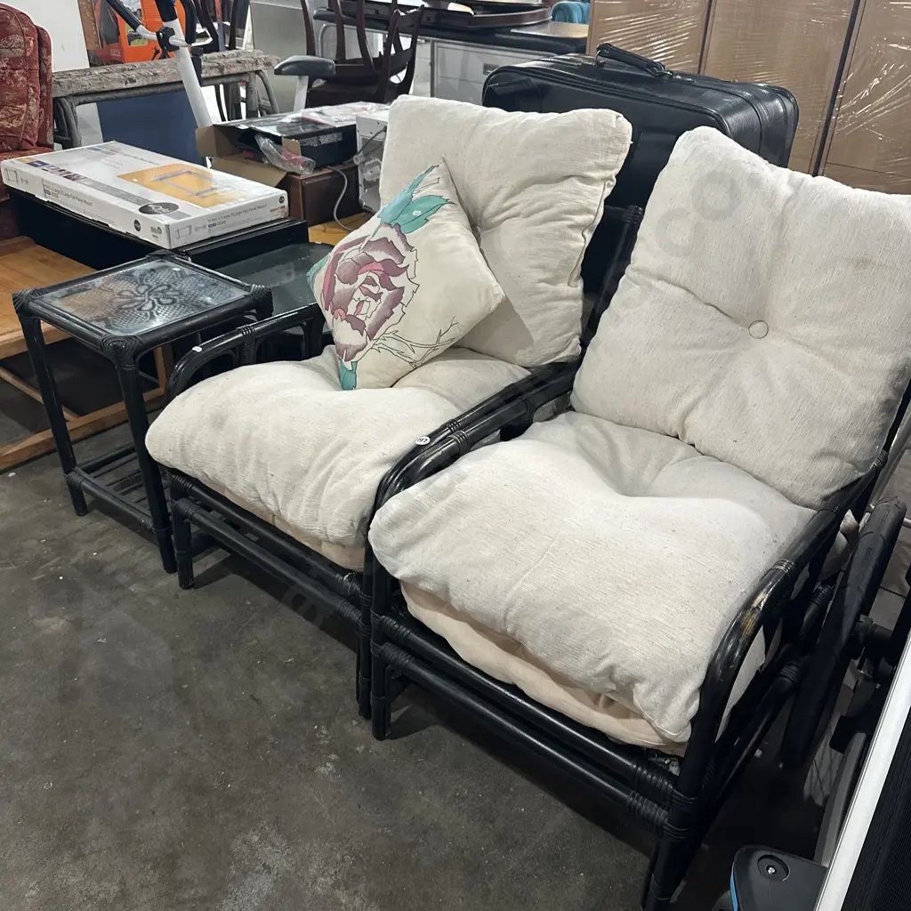 Cane patio chairs with side table Image 1++