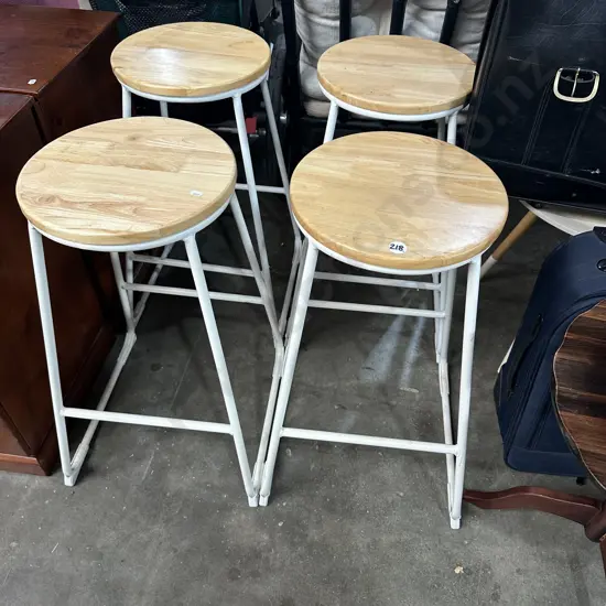 4 bar stools