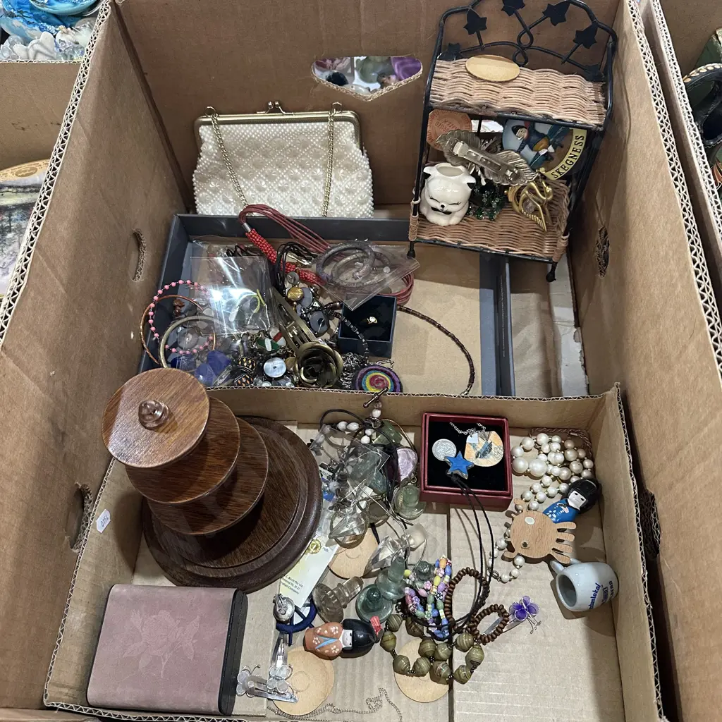 Box lot of costume jewellery plus purse etc. Image 1++