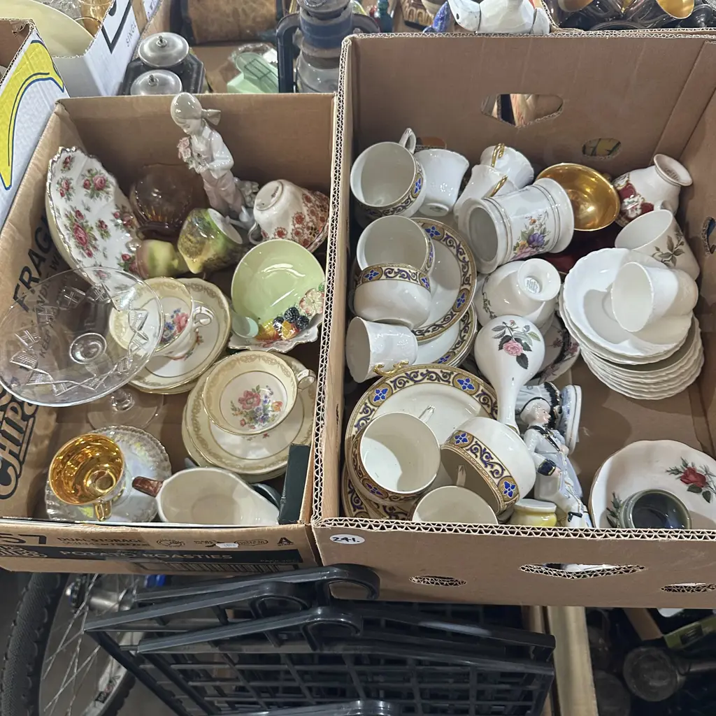 Two boxes of assorted china Image 1++