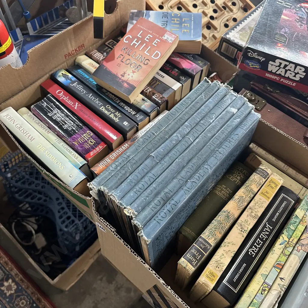 Two boxes of good books. Image 1++