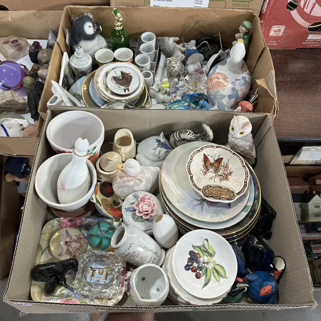 Two boxes of ornaments and collectables. Image 1++