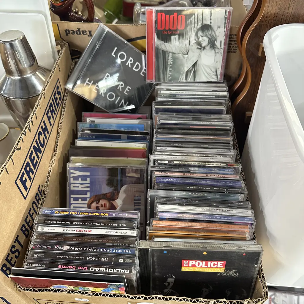 Box of good CDs Image 1++