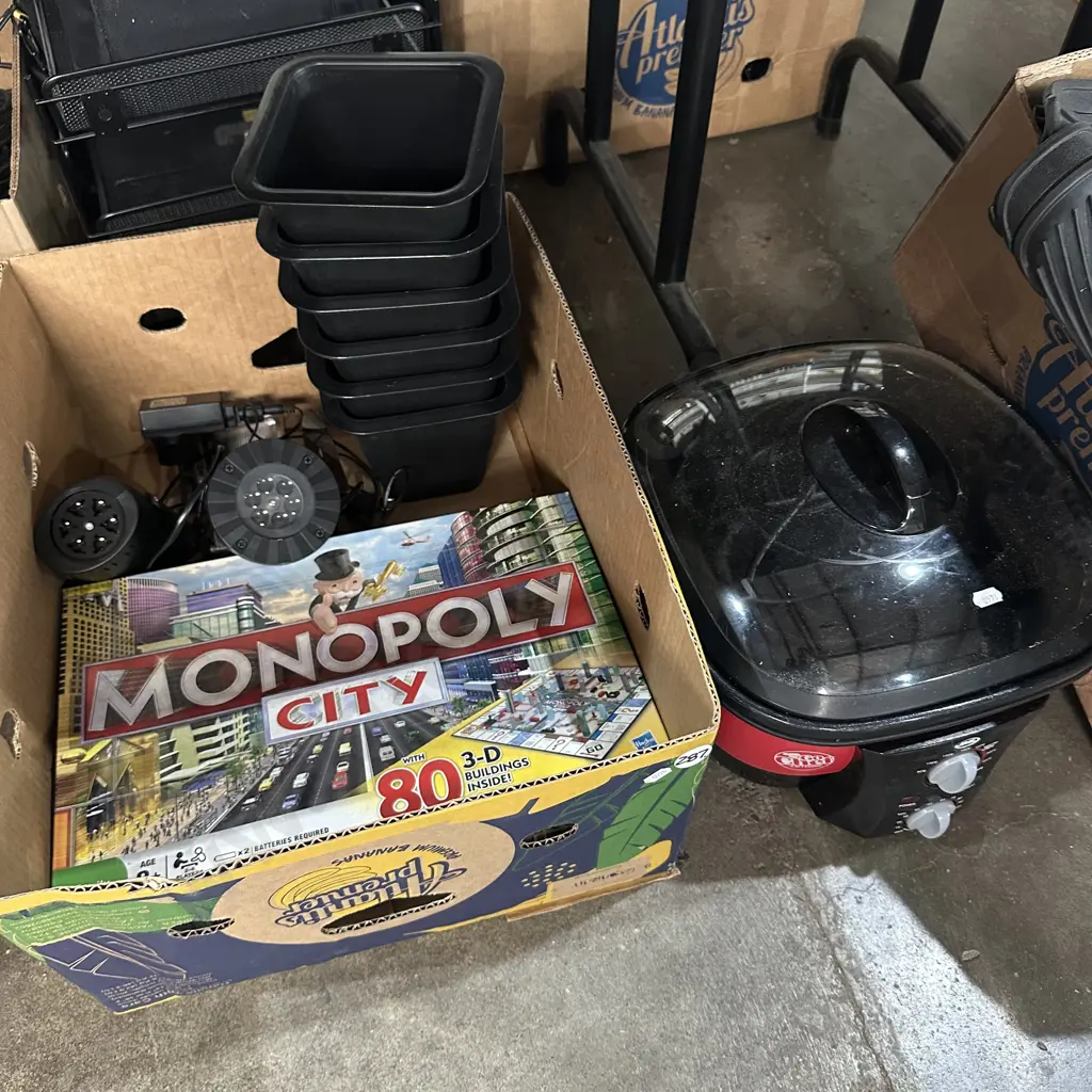 Monopoly City game, disco lights and cooker etc. Image 1++