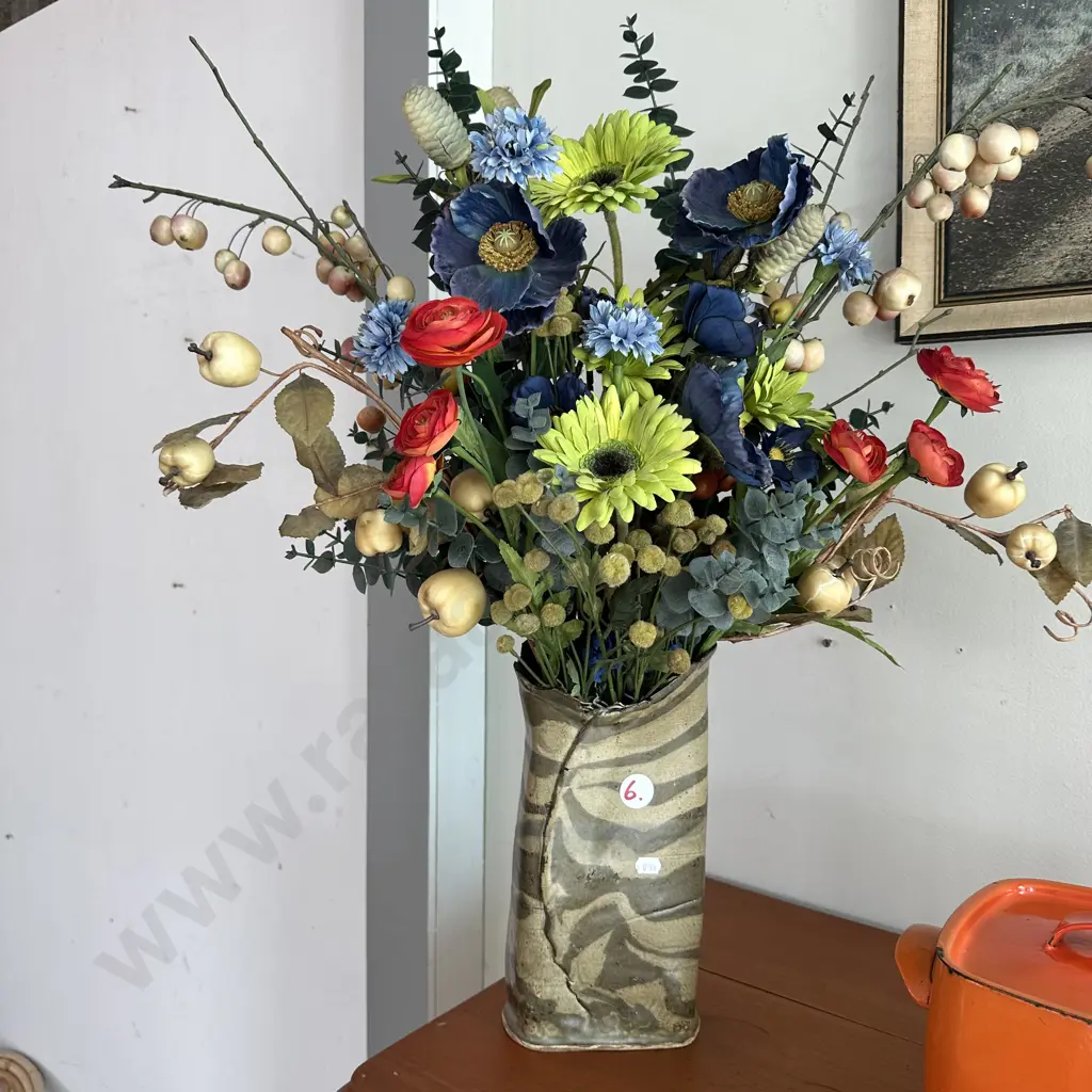 flower & pottery decoration Image 1++