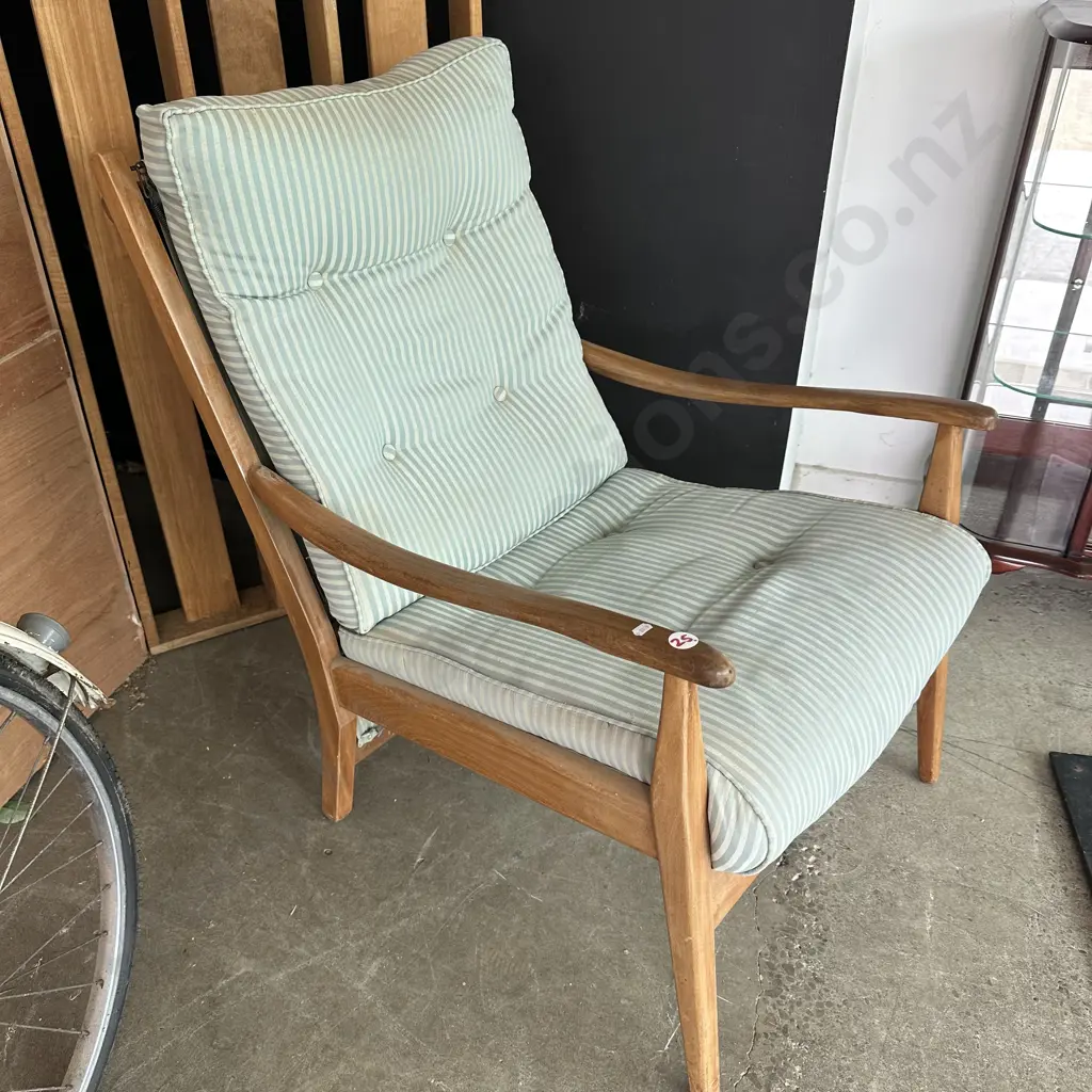 mid-century  arm chair Image 1++