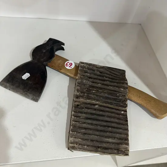 Brades 316 English axe with nail puller - average