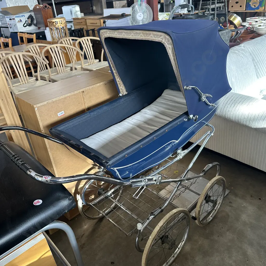 vintage pram Image 1++