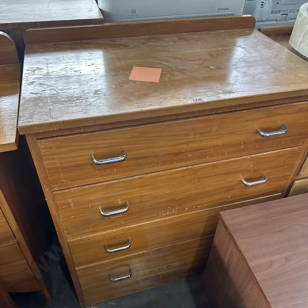 Rimu chest drawers Image 1++