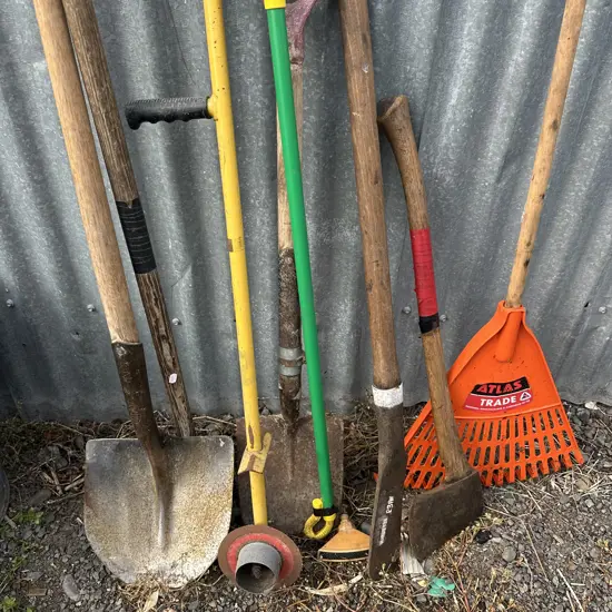 asst garden tools