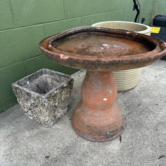 490mm High Bird bath plus smaller pot