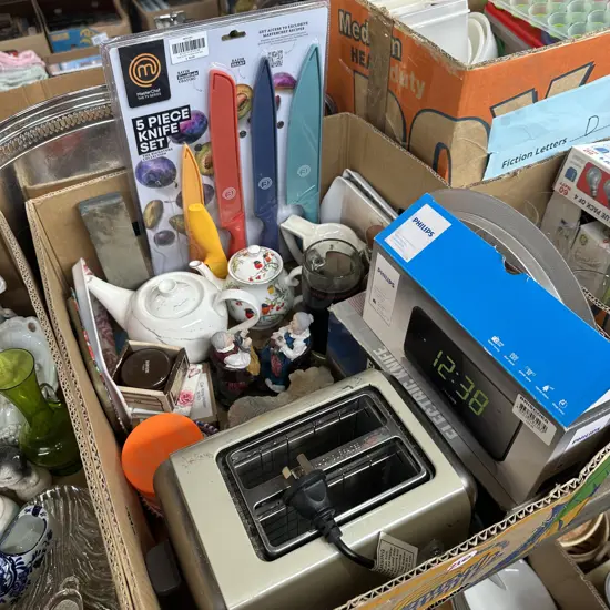 Box lot including Knife set etc.