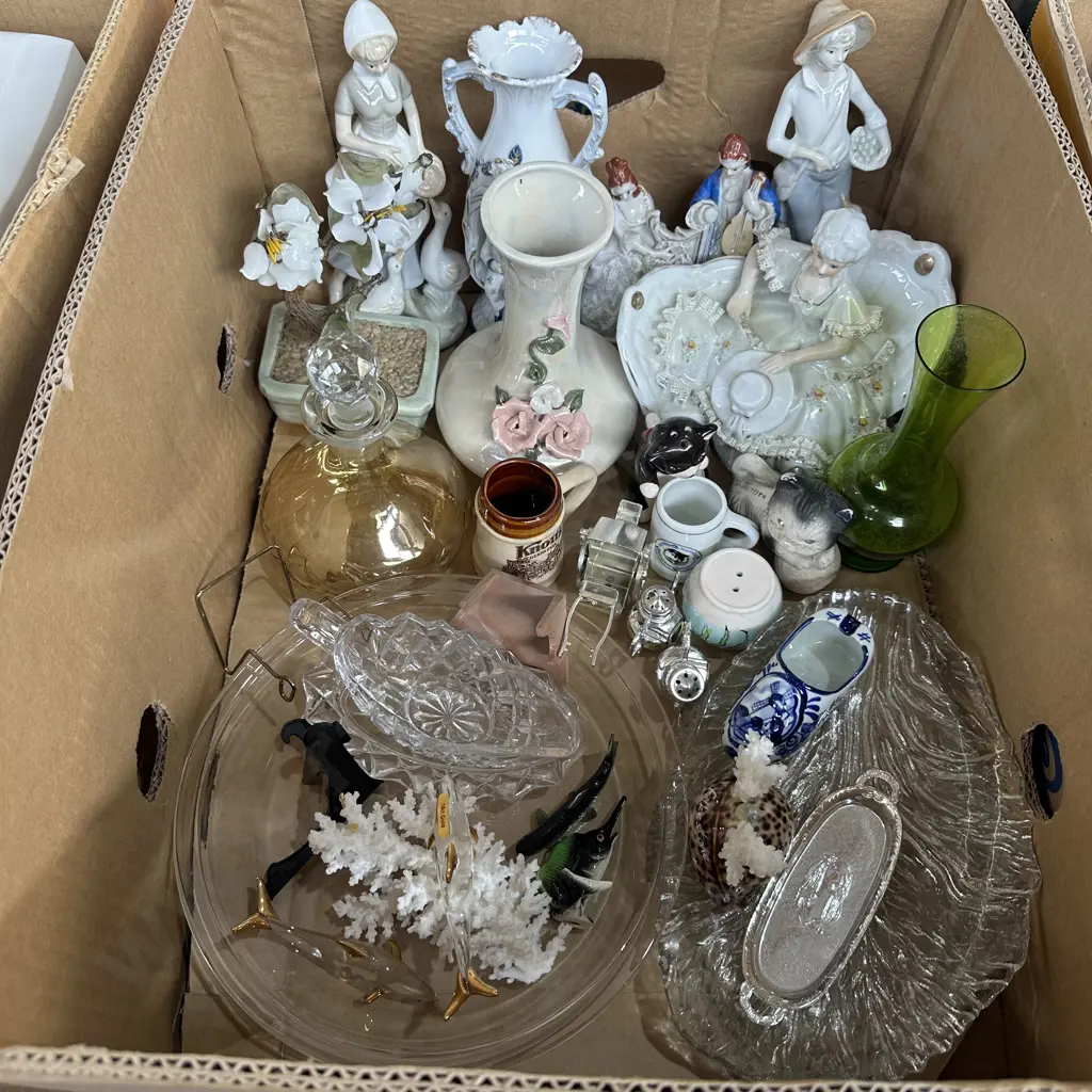Box lot of ornaments etc. Image 1++