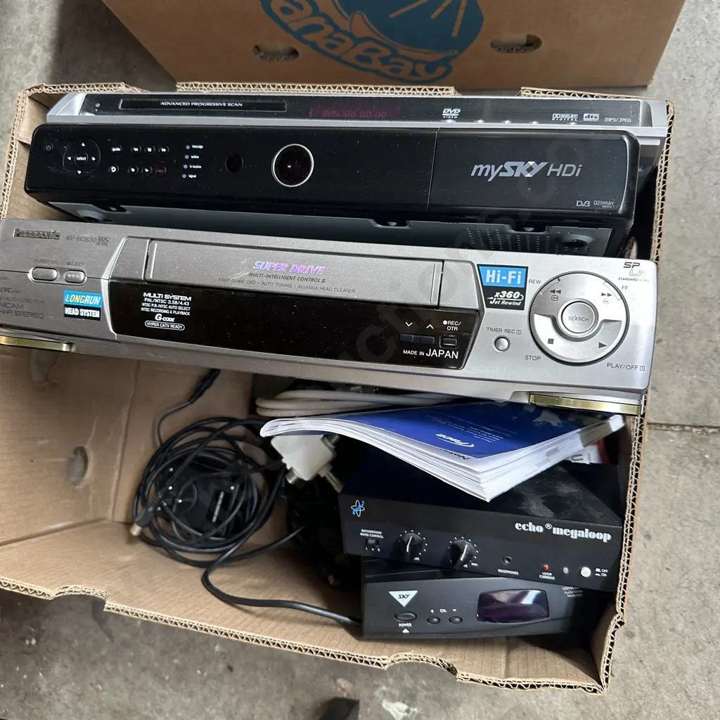 Box of VCR, DVD, megaloop, leads etc. Image 1++