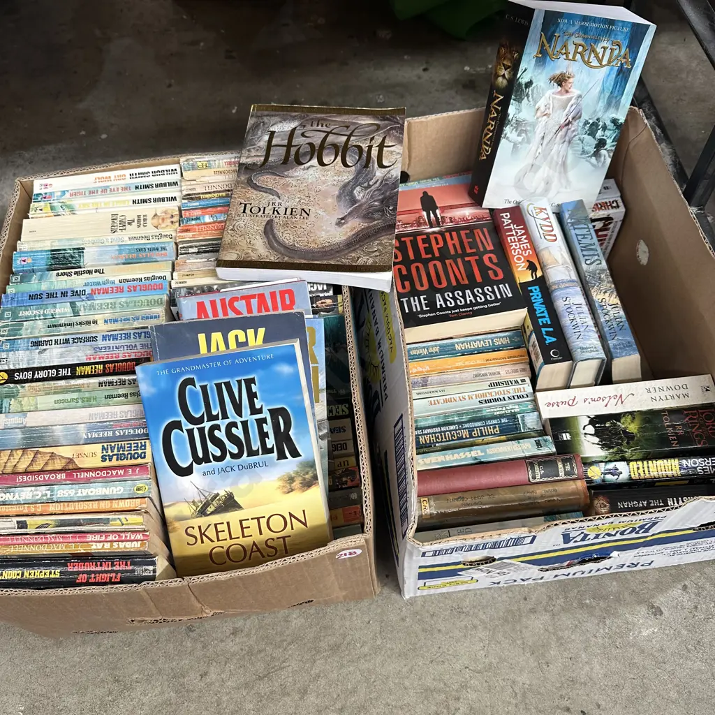 Two boxes of books. Image 1++