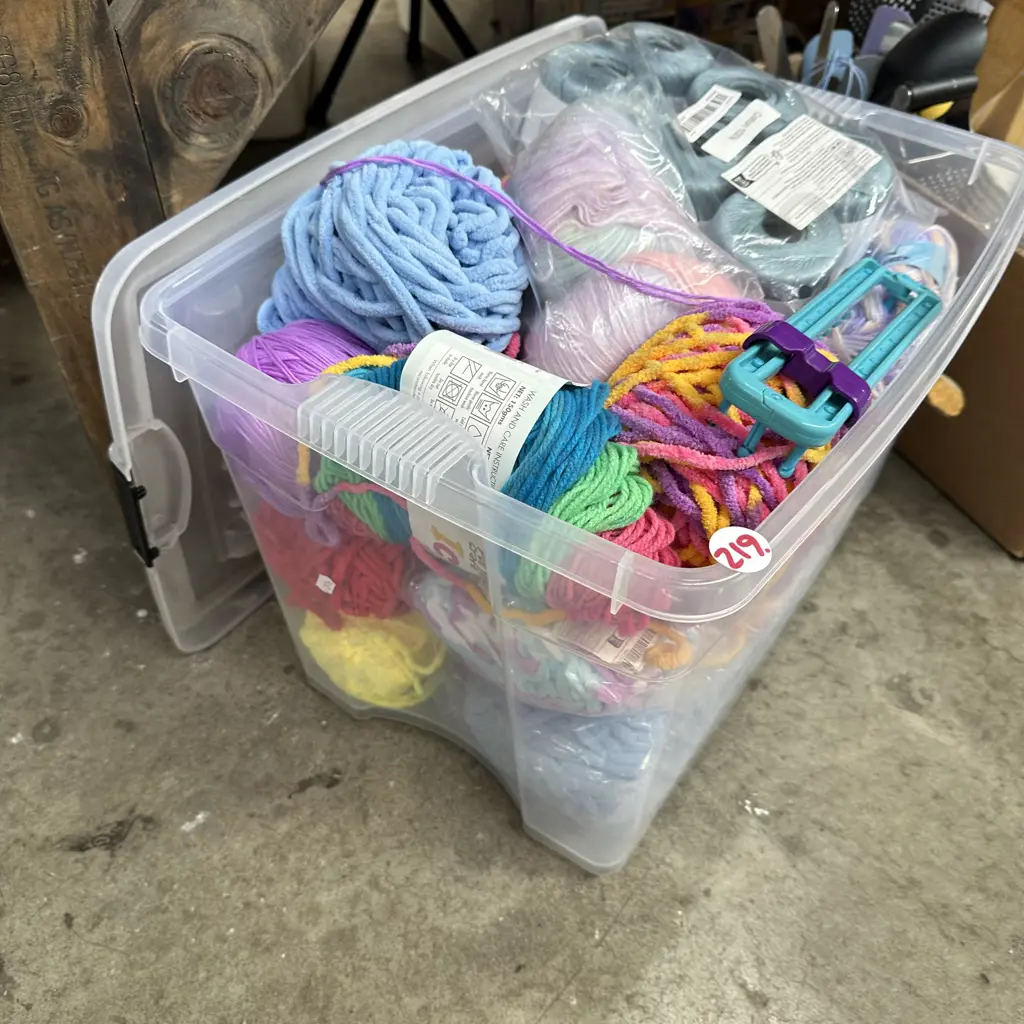 Lidded bin full of wool etc. Image 1++