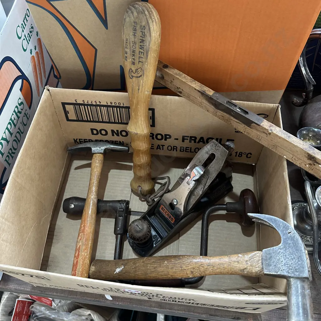 Box of tools including Record number 4 plane, level and hammers etc. Image 1++